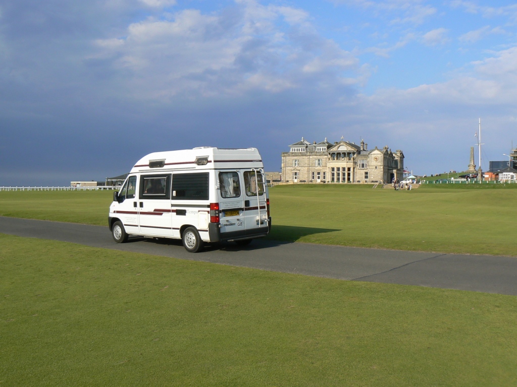 Our arrival down Granny Clark's Wynd